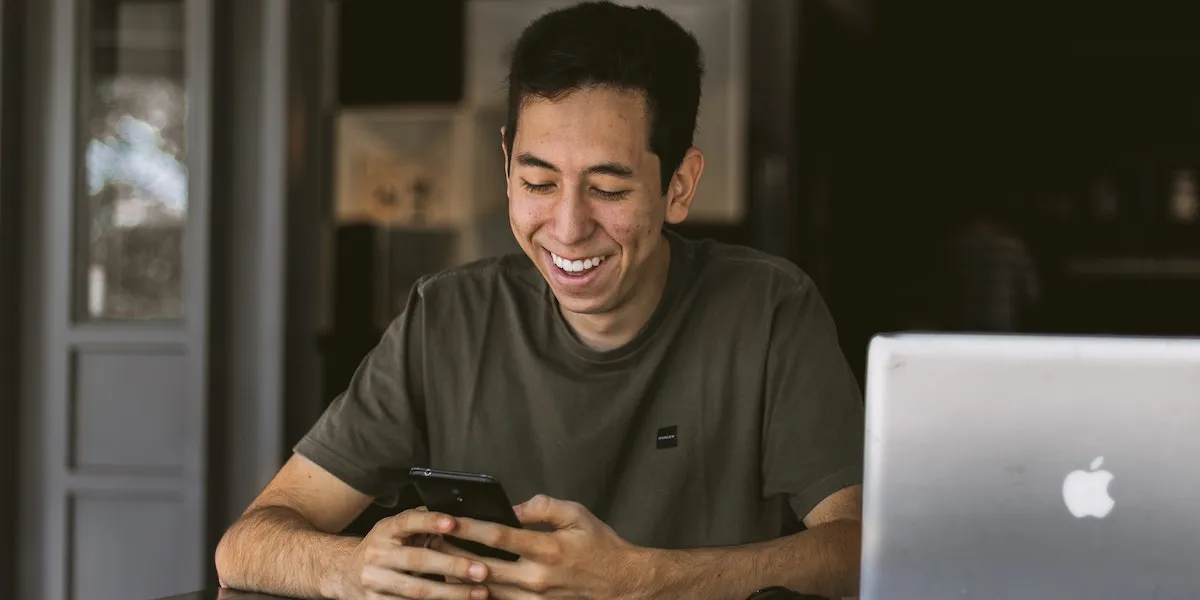 Discover how digital handbooks revolutionize HR onboarding, featuring real-world examples and PandaSuite's powerful no-code solution.